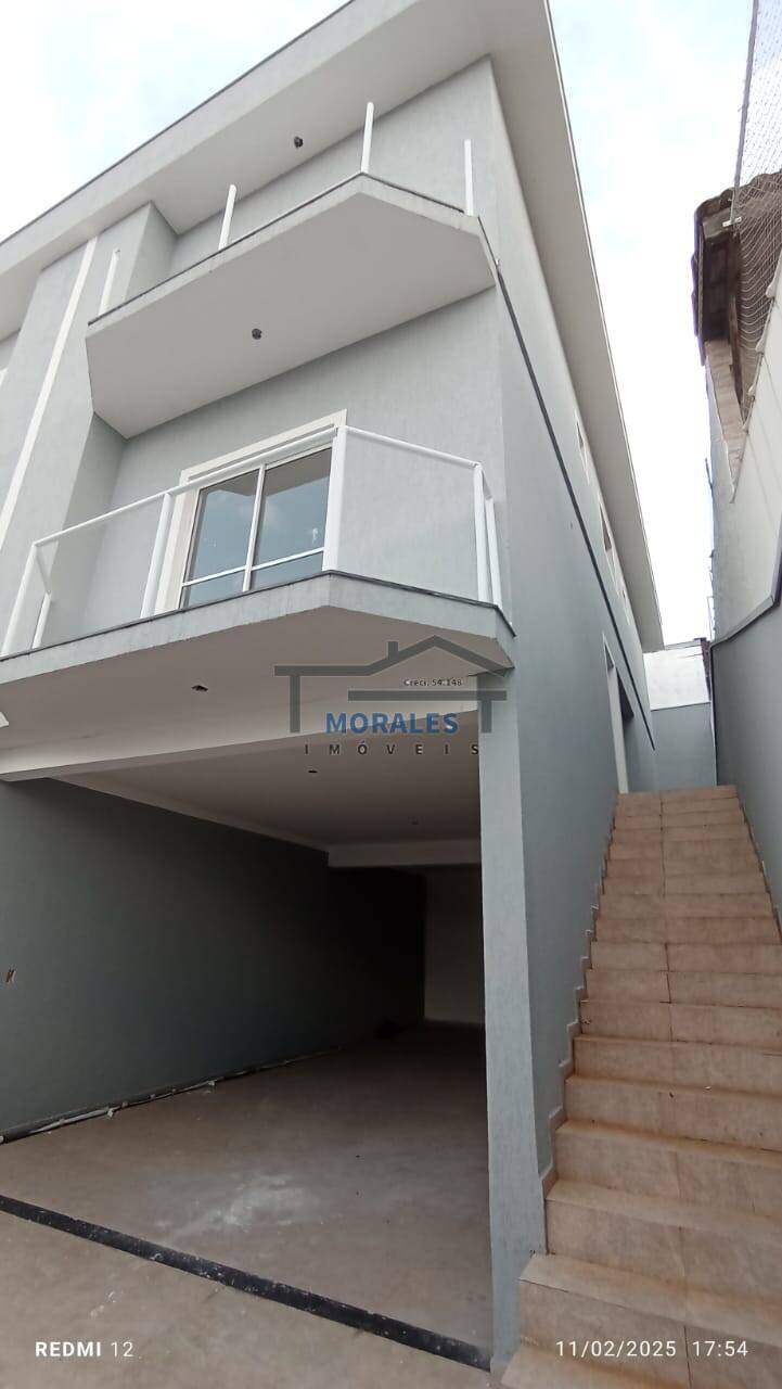 Casa à venda com 3 quartos, 180m² - Foto 1